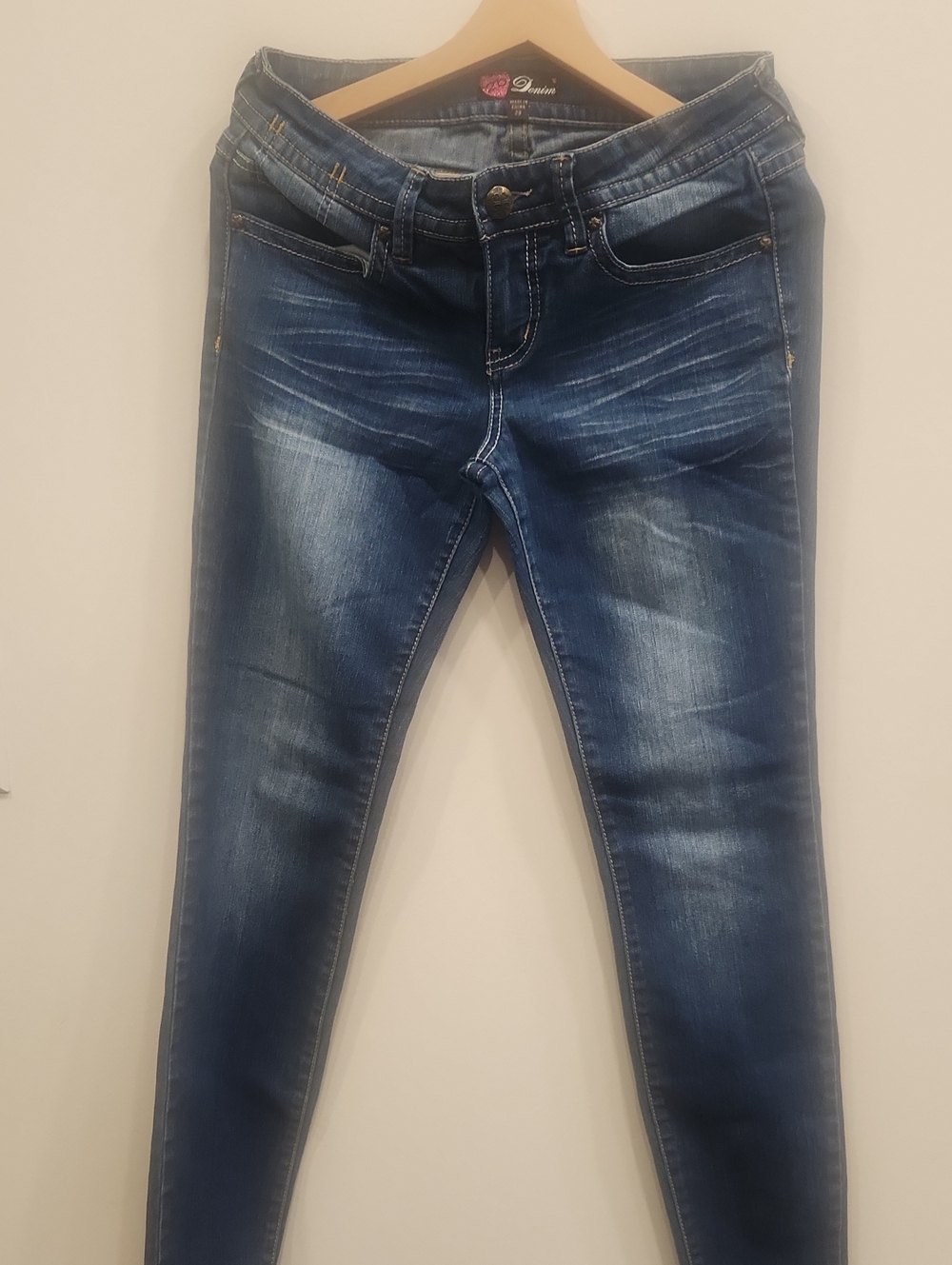 Skinny Stretch Jeans in Dark Blue Wash
